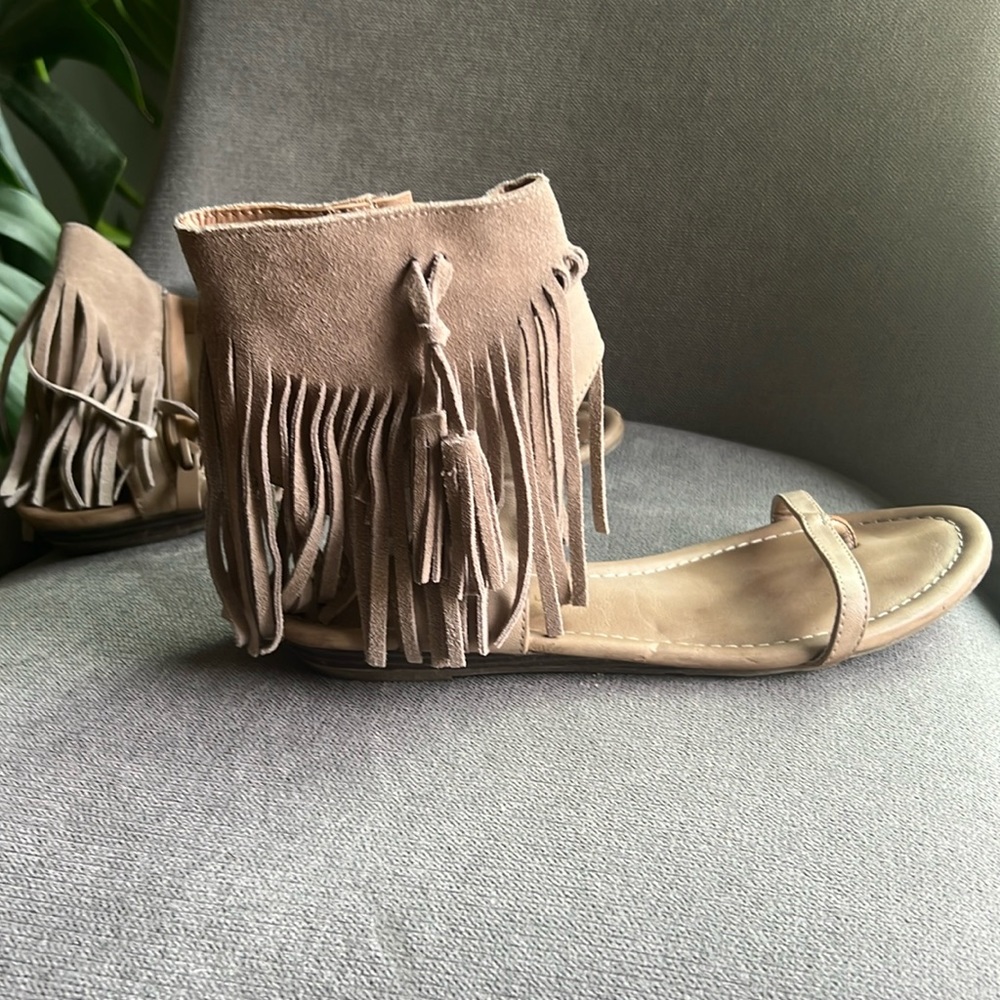 Very Volatile fringe side ankle sandals size 9, good condition